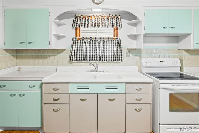 611 Montgomery Street, Staunton, IL 62088