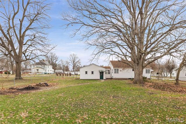 611 Montgomery Street, Staunton, IL 62088