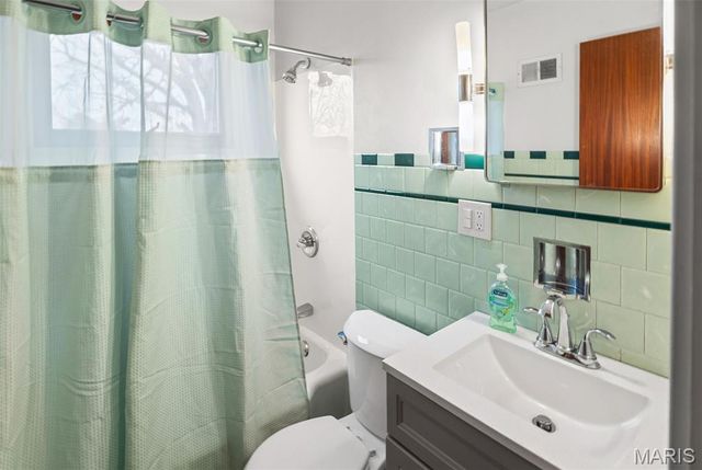 611 Montgomery Street, Staunton, IL 62088