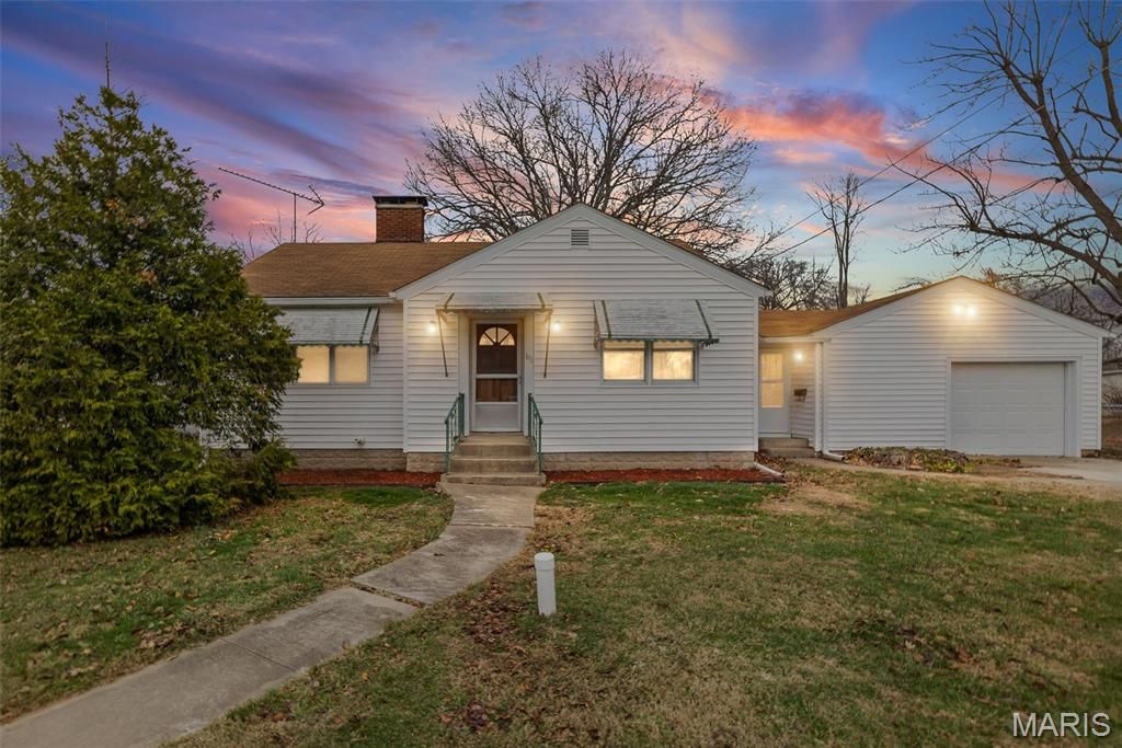 611 Montgomery Street, Staunton, IL 62088