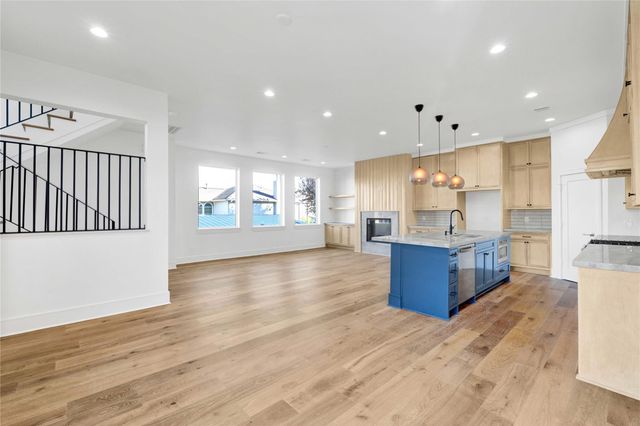 5439 Darling Street, Houston, TX 77007