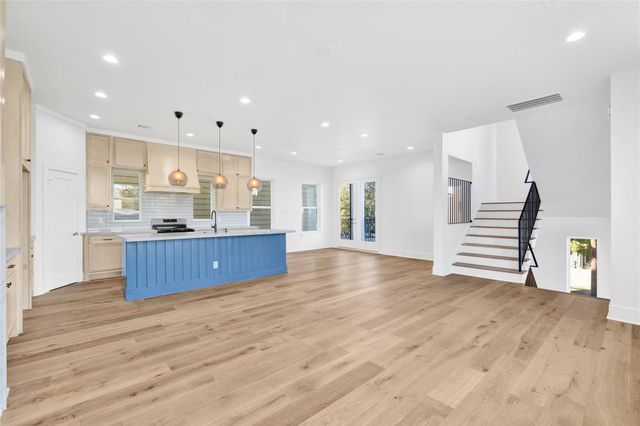 5439 Darling Street, Houston, TX 77007