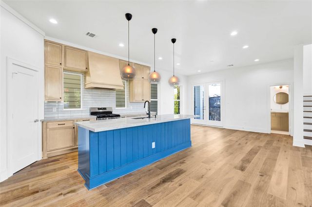 5439 Darling Street, Houston, TX 77007