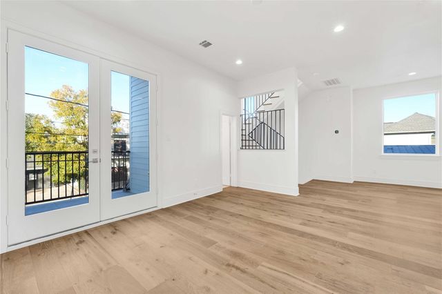 5439 Darling Street, Houston, TX 77007