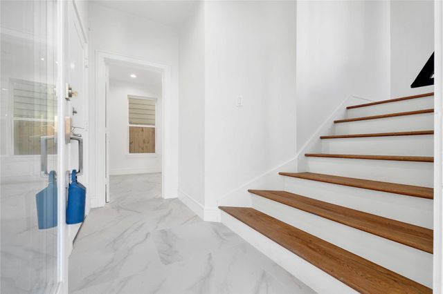 5439 Darling Street, Houston, TX 77007