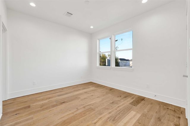 5439 Darling Street, Houston, TX 77007