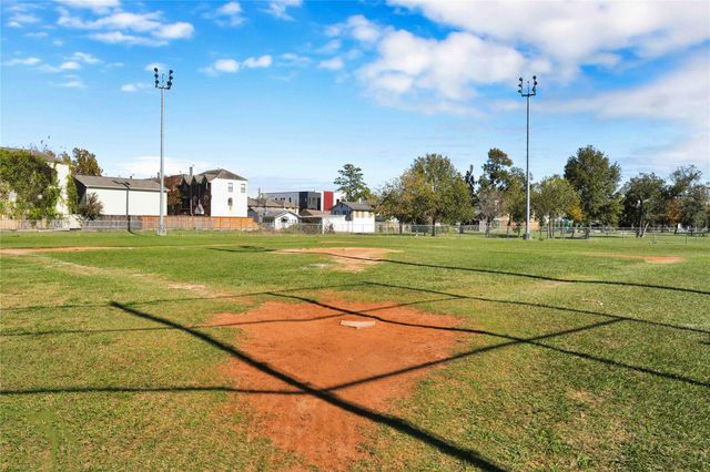 5439 Darling Street, Houston, TX 77007