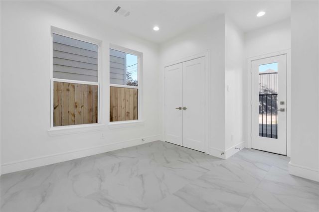 5439 Darling Street, Houston, TX 77007