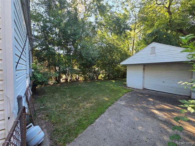 22521 Pembroke Avenue, Detroit, MI 48219