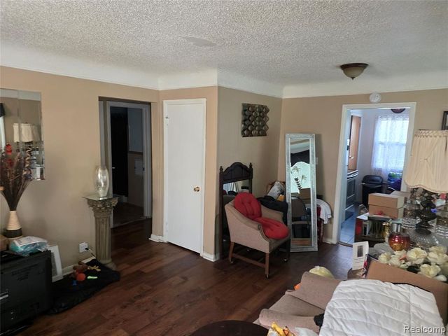 22521 Pembroke Avenue, Detroit, MI 48219