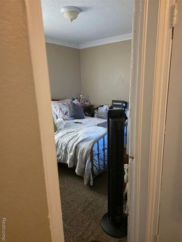 22521 Pembroke Avenue, Detroit, MI 48219