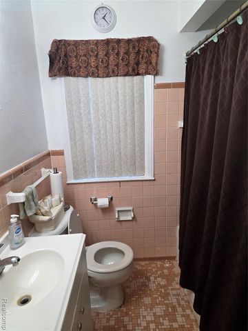 22521 Pembroke Avenue, Detroit, MI 48219