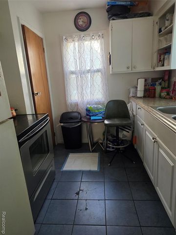 22521 Pembroke Avenue, Detroit, MI 48219