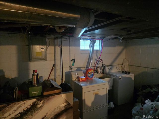 22521 Pembroke Avenue, Detroit, MI 48219