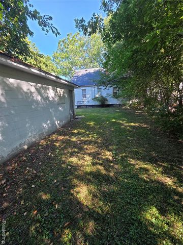 22521 Pembroke Avenue, Detroit, MI 48219