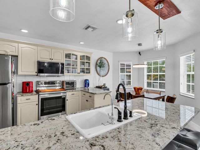 101 Gables Boulevard, Weston, FL 33326