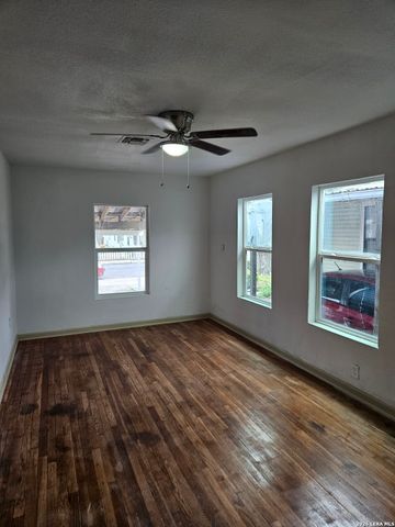 335 Baker, San Antonio, TX 78211