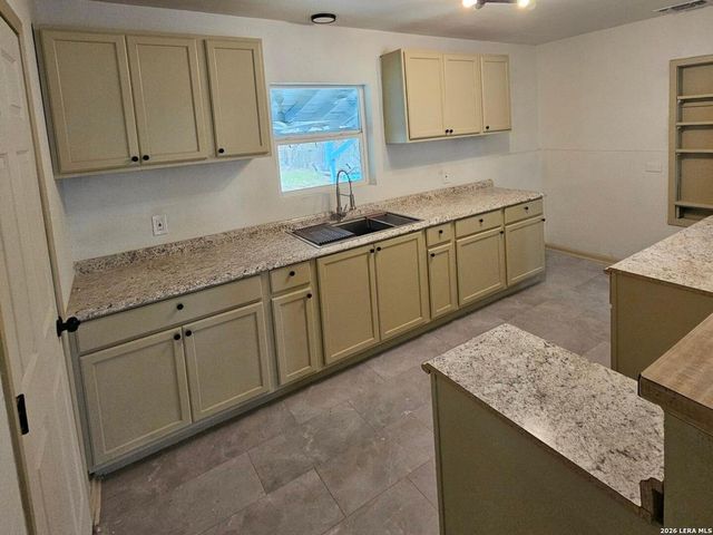 335 Baker, San Antonio, TX 78211