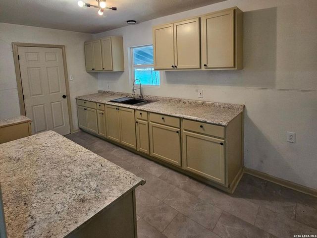 335 Baker, San Antonio, TX 78211