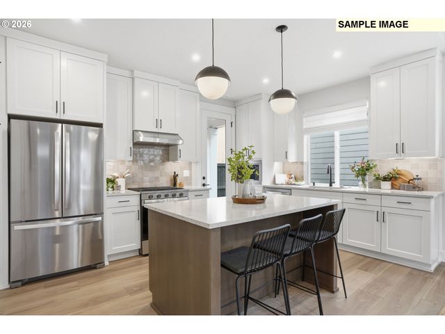 1307 E Luna St, Newberg, OR 97132