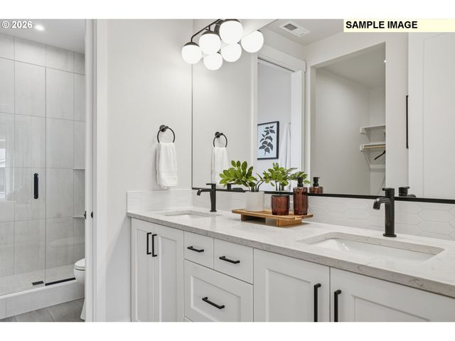 1307 E Luna St, Newberg, OR 97132