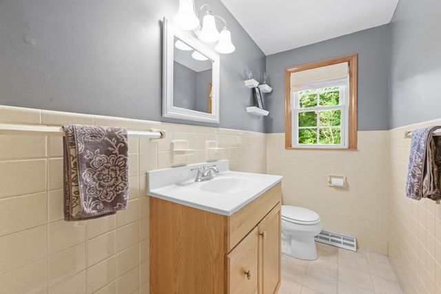 158 Telegraph Ave, Chicopee, MA 01020