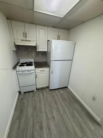 7010 NW 186th St 5-102A, Hialeah, FL 33015