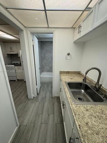 7010 NW 186th St 5-102A, Hialeah, FL 33015