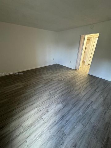 7010 NW 186th St 5-102A, Hialeah, FL 33015