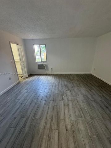 7010 NW 186th St 5-102A, Hialeah, FL 33015