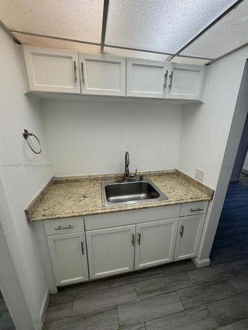 7010 NW 186th St 5-102A, Hialeah, FL 33015