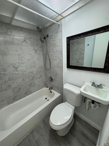 7010 NW 186th St 5-102A, Hialeah, FL 33015