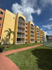 7010 NW 186th St 5-102A, Hialeah, FL 33015