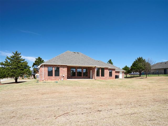 9216 SW 92nd Street, Mustang, OK 73064