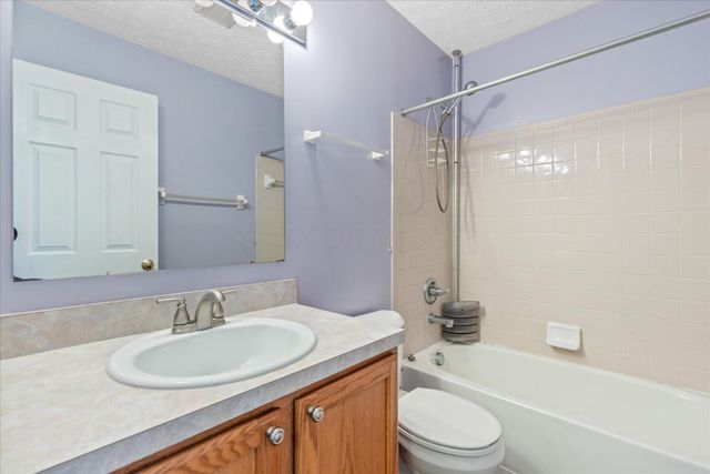 7587 Walnut Drive, Canal Winchester, OH 43110