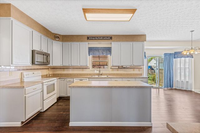 7587 Walnut Drive, Canal Winchester, OH 43110