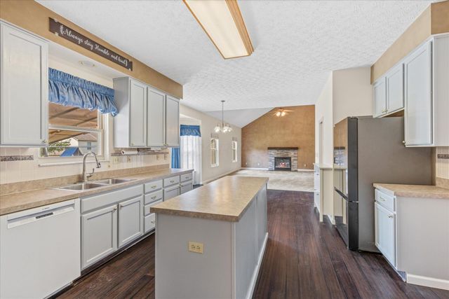 7587 Walnut Drive, Canal Winchester, OH 43110