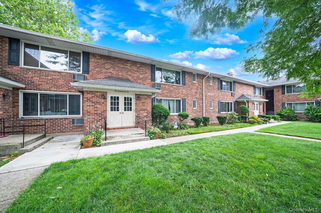 172 Edmunton D 8, North Babylon, NY 11703