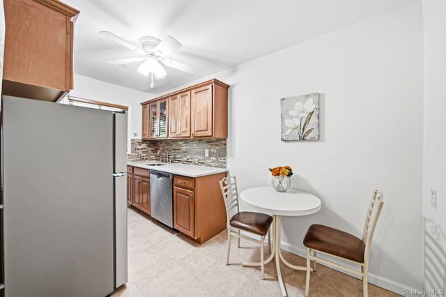 172 Edmunton D 8, North Babylon, NY 11703