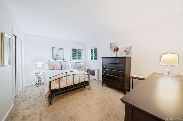 172 Edmunton D 8, North Babylon, NY 11703