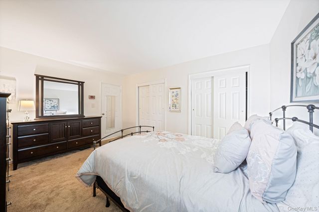 172 Edmunton D 8, North Babylon, NY 11703