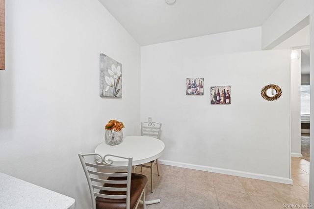 172 Edmunton D 8, North Babylon, NY 11703