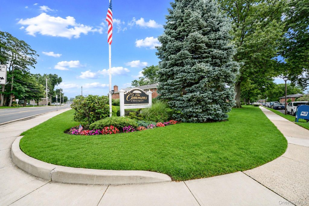 172 Edmunton D 8, North Babylon, NY 11703
