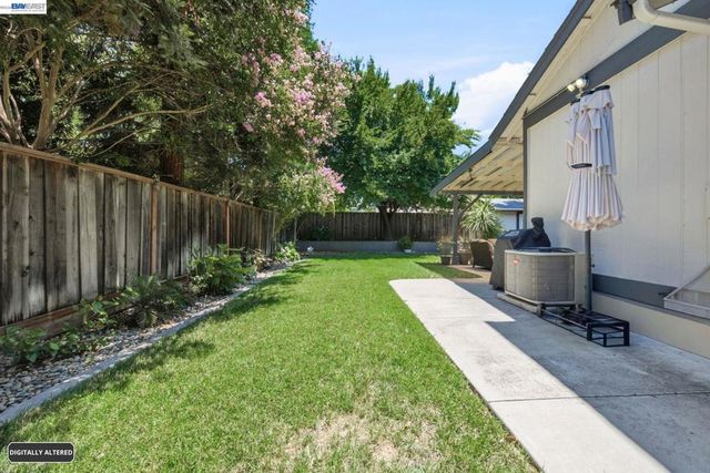 578 Mulqueeney St, Livermore, CA 94550