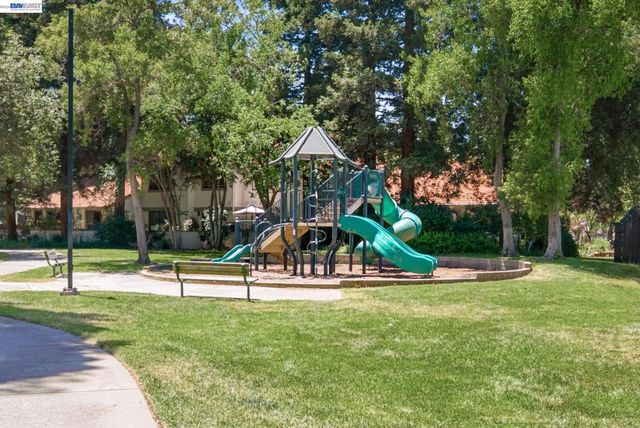 578 Mulqueeney St, Livermore, CA 94550