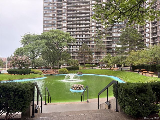 1 Bay Club Drive 18L, Bayside, NY 11360