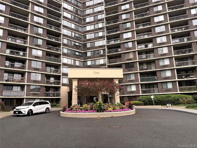 1 Bay Club Drive 18L, Bayside, NY 11360