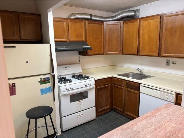 1 Bay Club Drive 18L, Bayside, NY 11360