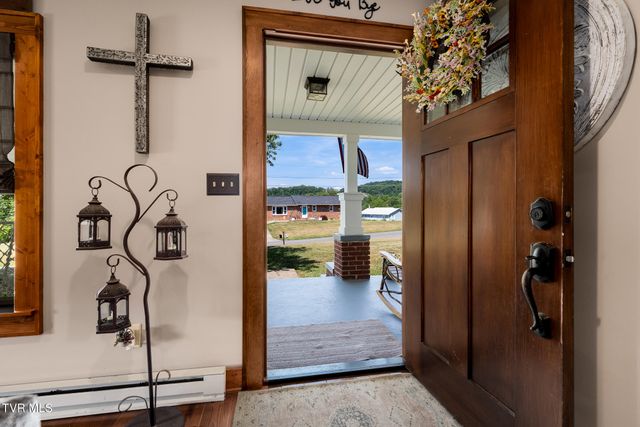 380 Riverview Drive, Johnson City, TN 37601