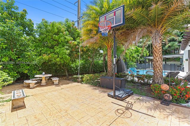 16601 SW 87th Court, Palmetto Bay, FL 33157